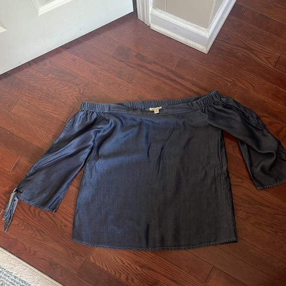 Chambray off the shoulder top - Picture 3 of 3